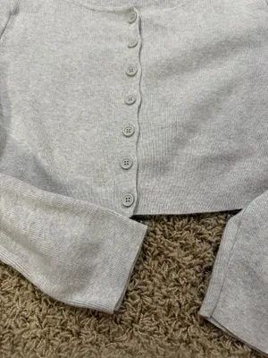 Brandy Melville Sweater Cropped thumbnail 3