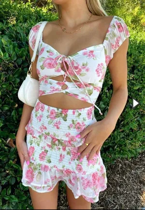Gorgeous Isabelle’S Cabinet Floral Dress!!! thumbnail 1
