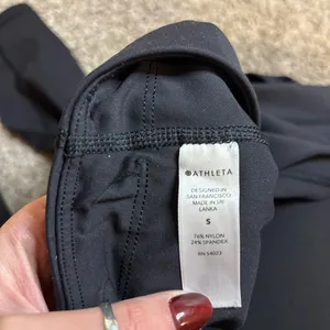 Athleta Ultimate Stash Pocket Capri leggings Black size small thumbnail 6