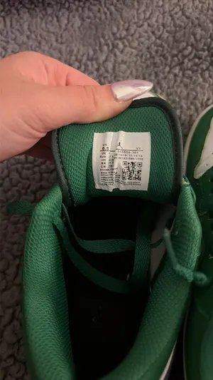 jordan 1 low green trainers thumbnail 3