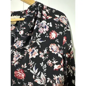 LOFT Blouse Large Black Floral Button Front Rayon Lightweight Womens thumbnail 4