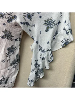 Women's LC LAUREN CONRAD White w Blue Floral Flutter Sleeve Blouse Size Medium thumbnail 2