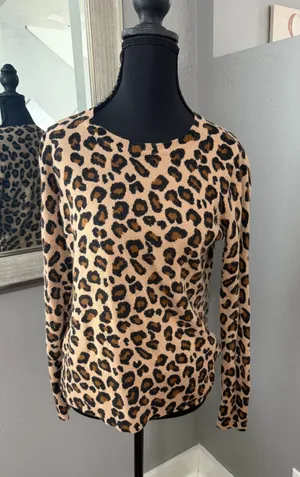 Cynthia Rowley cheetah animal print 2-ply Cashmere sweater size medium. thumbnail 1