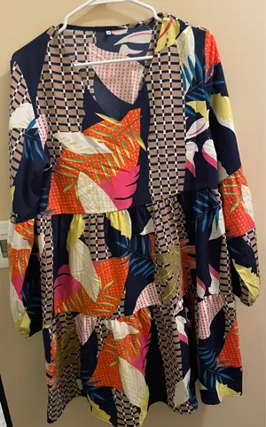 Boutique Vibrant Tiered Mini Dress Tropical Prints V Neck Flowy Medium thumbnail 4