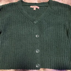 L Love Tree Women’s Deep Green Emerald Cropped Cardigan Sweater Autumn Fall thumbnail 5