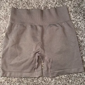 brown OQQ short Size M thumbnail 1