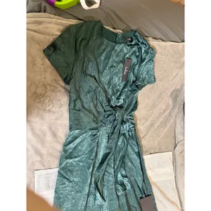 NWT Lulus Size Medium Let Me Entertain You Dark Green Satin‎ Wide-Leg Jumpsuit thumbnail 6