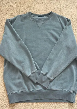 Brandy Melville Crewneck Sweatshirt thumbnail 4