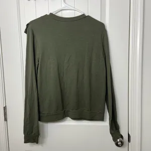 NWOT Mossimo Supply Co women’s‎ olive green ruffle long sleeve soft knit top M thumbnail 6