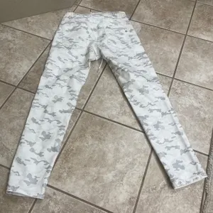 Bevy Flog Camo Jogger Pants White Silver Camouflage Made in Israel Sie 26 thumbnail 2