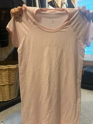 Lululemon top thumbnail 1