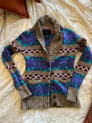 Sweater thumbnail 1