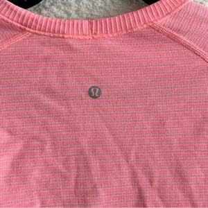 Lululemon‎ Women’s Pink Swiftly Tech Long Sleeve Size 6 thumbnail 4