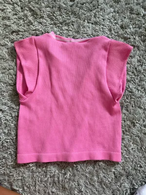 Pink V thumbnail 2