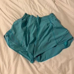 Lululemon Hotty Hot Shorts 2.5" High-Rise thumbnail 1