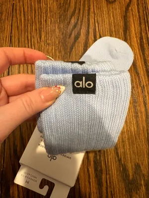 BNWT Alo Scrunch Socks Seashell Blue M thumbnail 2