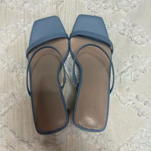 The Drop Strappy Blue Heeled Sandals Size 7.5 thumbnail 6