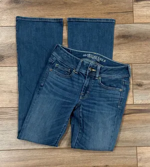 AMERICAN EAGLE 2000s Y2k Casual Mid-wash Low-rise Kick Bootcut Jeans | Size 2 thumbnail 1