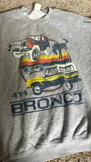 crewneck thumbnail 1