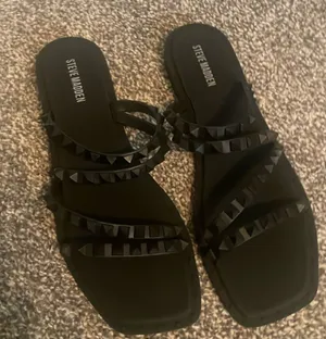 Sandles thumbnail 1