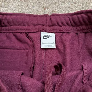 Nike Standard Fit Tapered Leg Sweatpants thumbnail 4