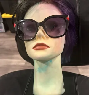 Guess Black Cat-Eye Sunglasses with Pink Corner Accents thumbnail 1