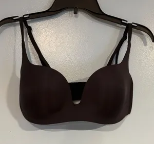 SKIMS T Shirt Bra in 34DD thumbnail 1