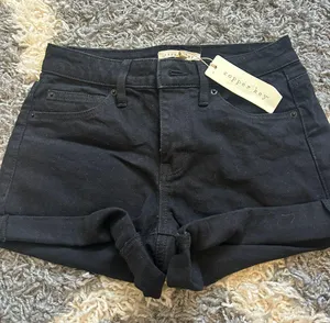 Shorts thumbnail 1