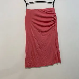 Wilfred Aritzia Pink Ruched Midi Skirt XS Side Slit Y2K Bodycon thumbnail 3