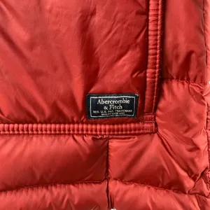 Abercrombie‎ & Fitch Hooded Down Puffer Coat in Cherry Red Size Extra Small thumbnail 2