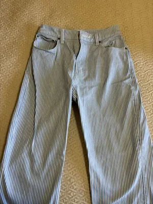 Abercrombie High-Rise Jeans thumbnail 1
