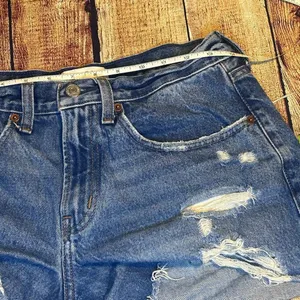 Abercrombie & Fitch Curve Love Jean Shorts Size 2/26 Boyfriend Short thumbnail 7