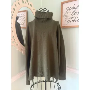 J Crew L Women's Turtleneck Green‎ Sweater in Supersoft Yarn Size Large AF023 thumbnail 2