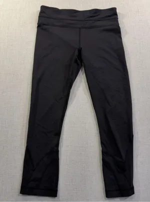 lululemon Women’s 4 Black Cropped Leggings 23” Inseam READ thumbnail 1