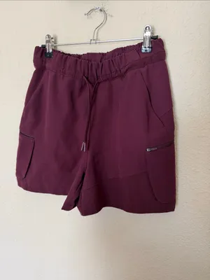 Lululemon Relaxed High-Rise Cargo Short 4.5"‎ Size 4 Cassis thumbnail 3