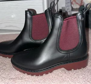 Boots Black Size 7.5 thumbnail 1