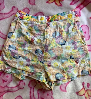 Urban Outfitters flower shorts thumbnail 1