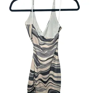 Princess Polly Wavy Abstract Halter Mini Dress Grey Pink Ruched V-Neck US 4 thumbnail 2