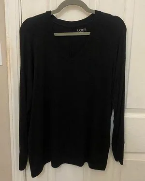 Loft Outlet Long Sleeve V-Neck Top in Black thumbnail 1