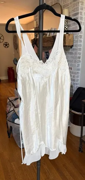 Linea Donatella white satin nightgown a delicate lace neckline women's Large nwt thumbnail 1