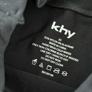 khy fitted short sleeve black tee shirt crop top thumbnail 3
