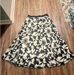WD NY Black Floral Maxi Skirt thumbnail 2