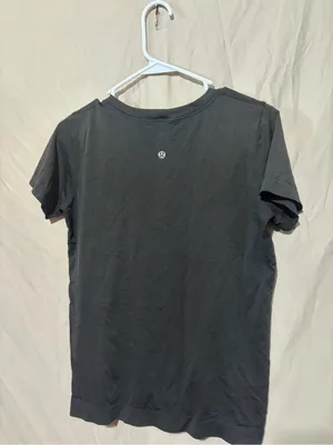 Lululemon T-shirt thumbnail 2