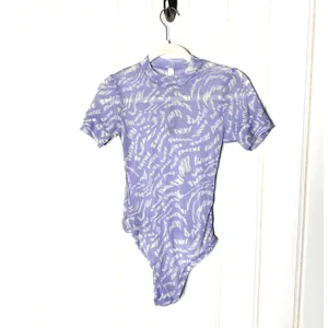 SKIMS Summer Mesh T-Shirt Bodysuit Lilac Swirl Logo Print Mock Neck NWT L thumbnail 2