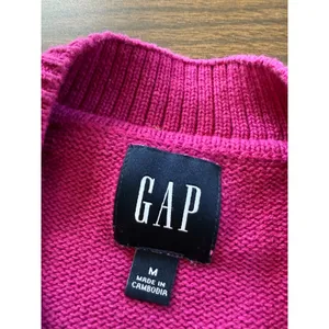 GAP Womens Fuchsia Pink Ribbed Hem Crewneck Sweater‎ Size Medium Side Slit Knit thumbnail 3