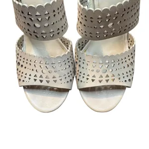 Tory Burch Shoes‎ Womens Size 8.5 Beige Leather Cutout Ankle Strap Sandals Heels thumbnail 2