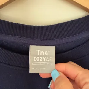Aritza TNA Navy Blue Cozy AF Fleece Cropped Sweatshirt Sz S thumbnail 3