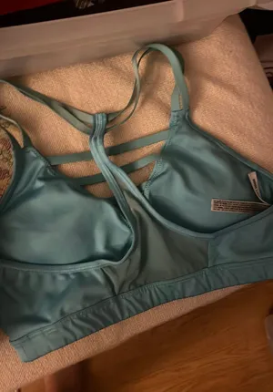 Sportsbra thumbnail 2