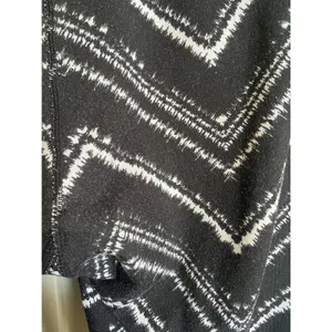 Athleta Womens Leggings Size Small Zig Zag Relay‎ Capri Black White 983259 thumbnail 6