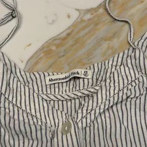 Abercrombie‎ & Fitch Blue and White Striped Button-Front Cami Top - XS thumbnail 3